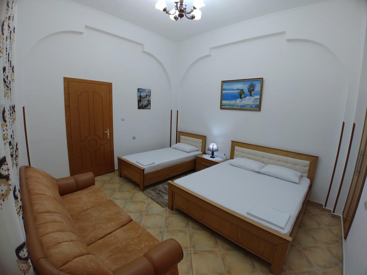 Guest House Urat Gjirokastër Buitenkant foto