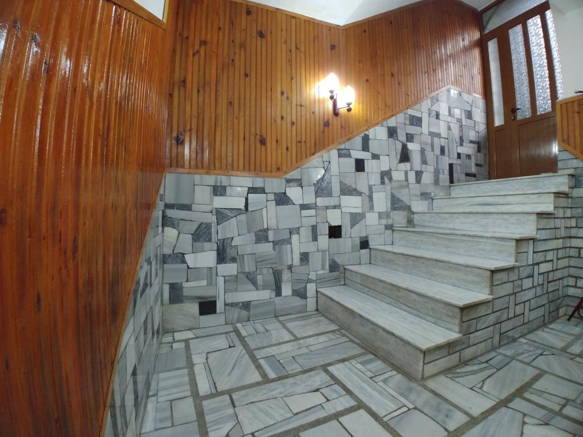 Guest House Urat Gjirokastër Buitenkant foto