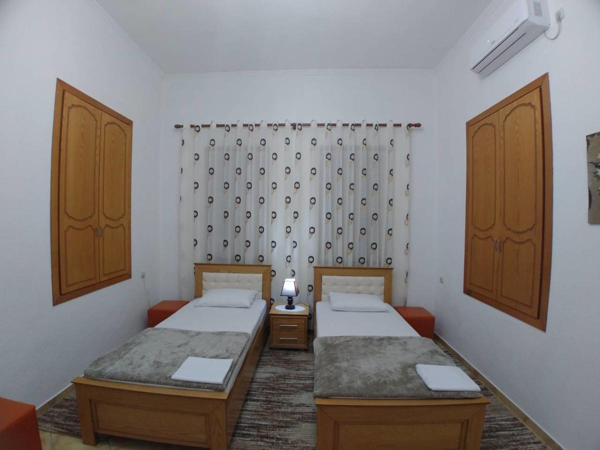 Guest House Urat Gjirokastër Buitenkant foto