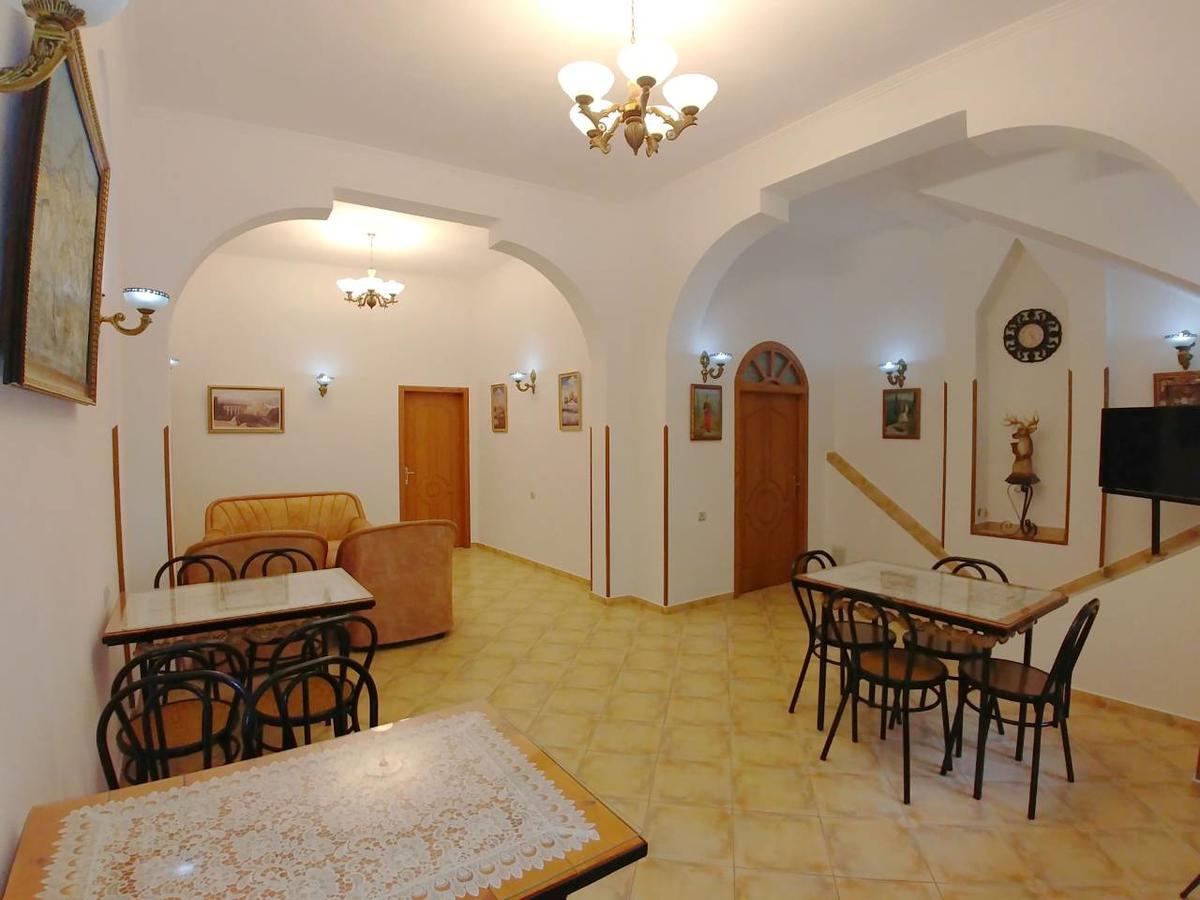 Guest House Urat Gjirokastër Buitenkant foto