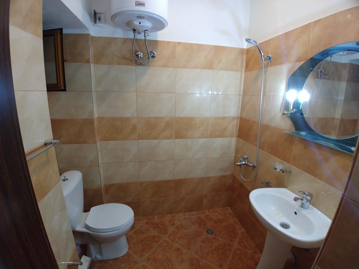 Guest House Urat Gjirokastër Buitenkant foto