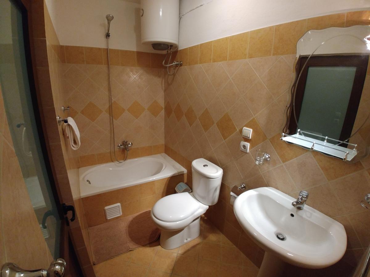 Guest House Urat Gjirokastër Buitenkant foto