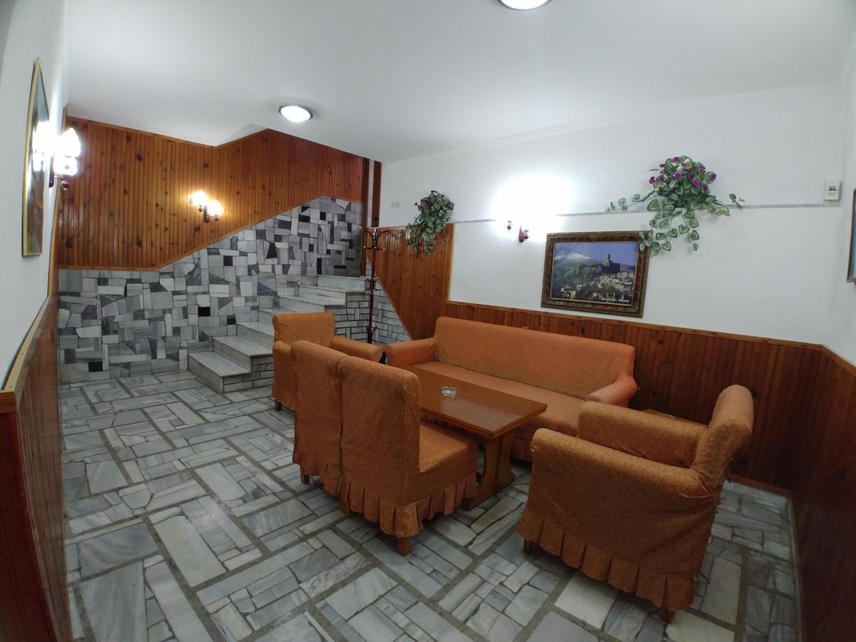 Guest House Urat Gjirokastër Buitenkant foto