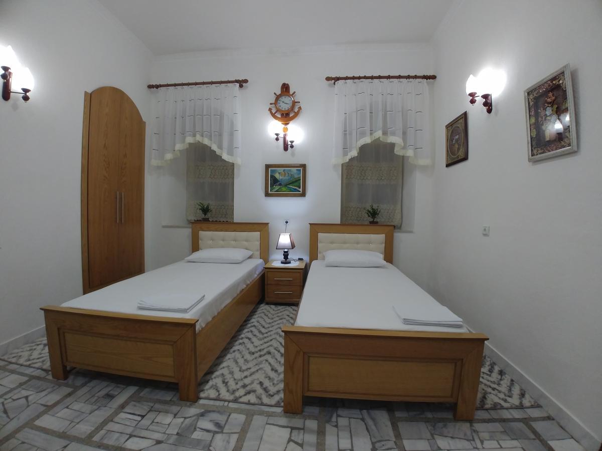 Guest House Urat Gjirokastër Buitenkant foto