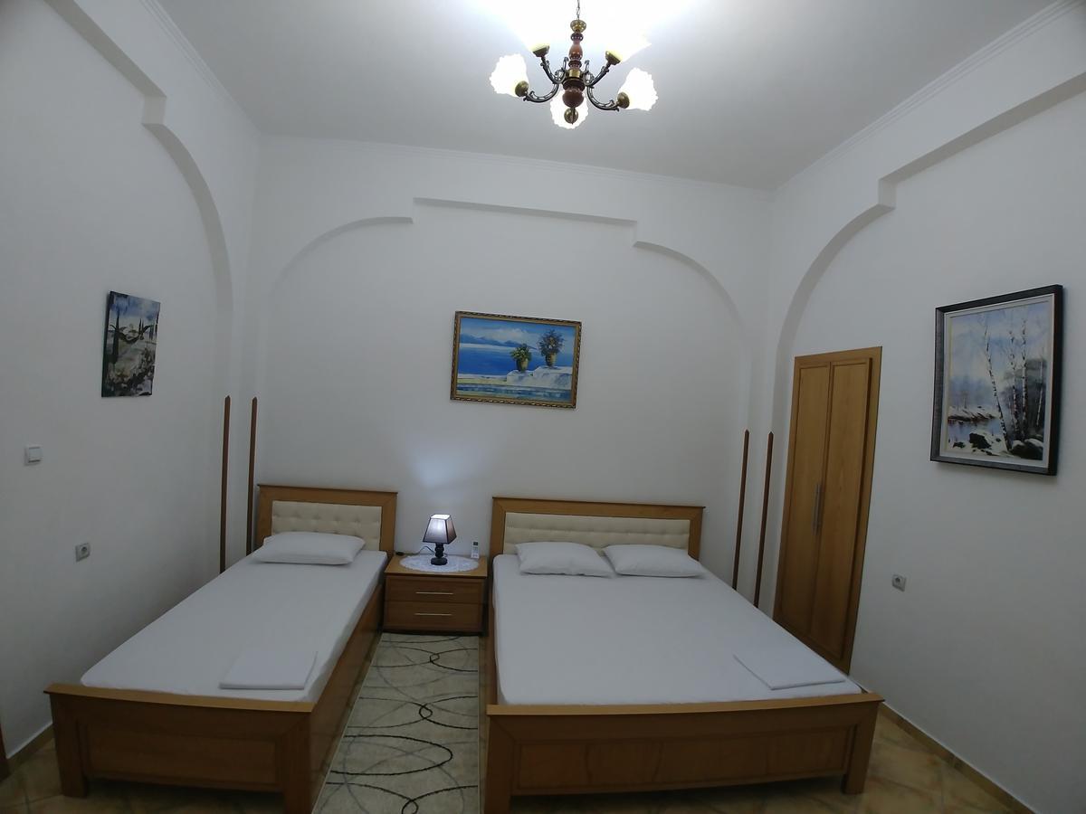 Guest House Urat Gjirokastër Buitenkant foto
