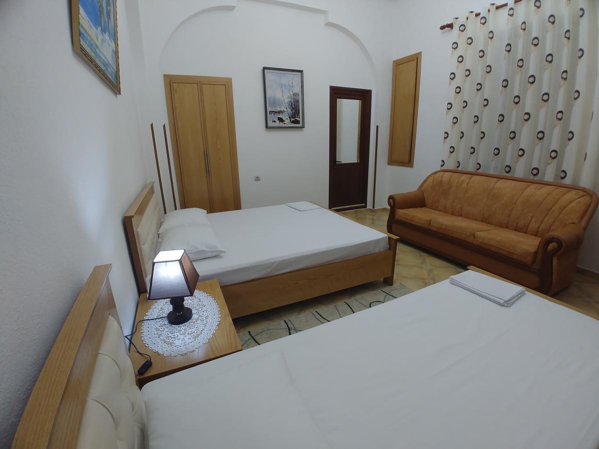 Guest House Urat Gjirokastër Buitenkant foto