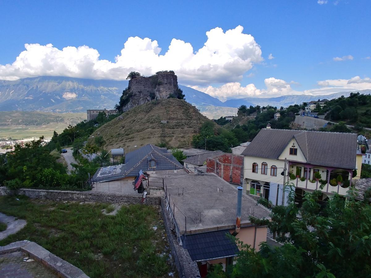 Guest House Urat Gjirokastër Buitenkant foto