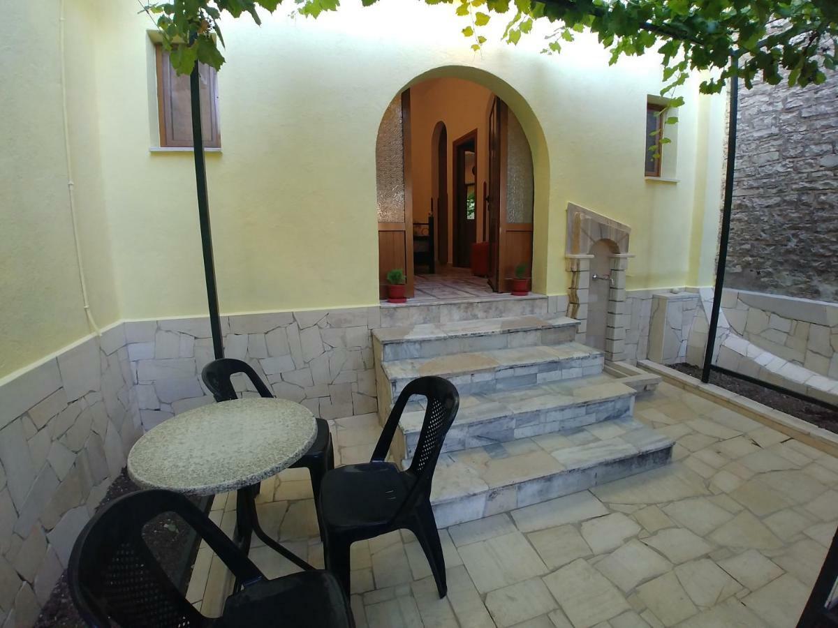Guest House Urat Gjirokastër Buitenkant foto
