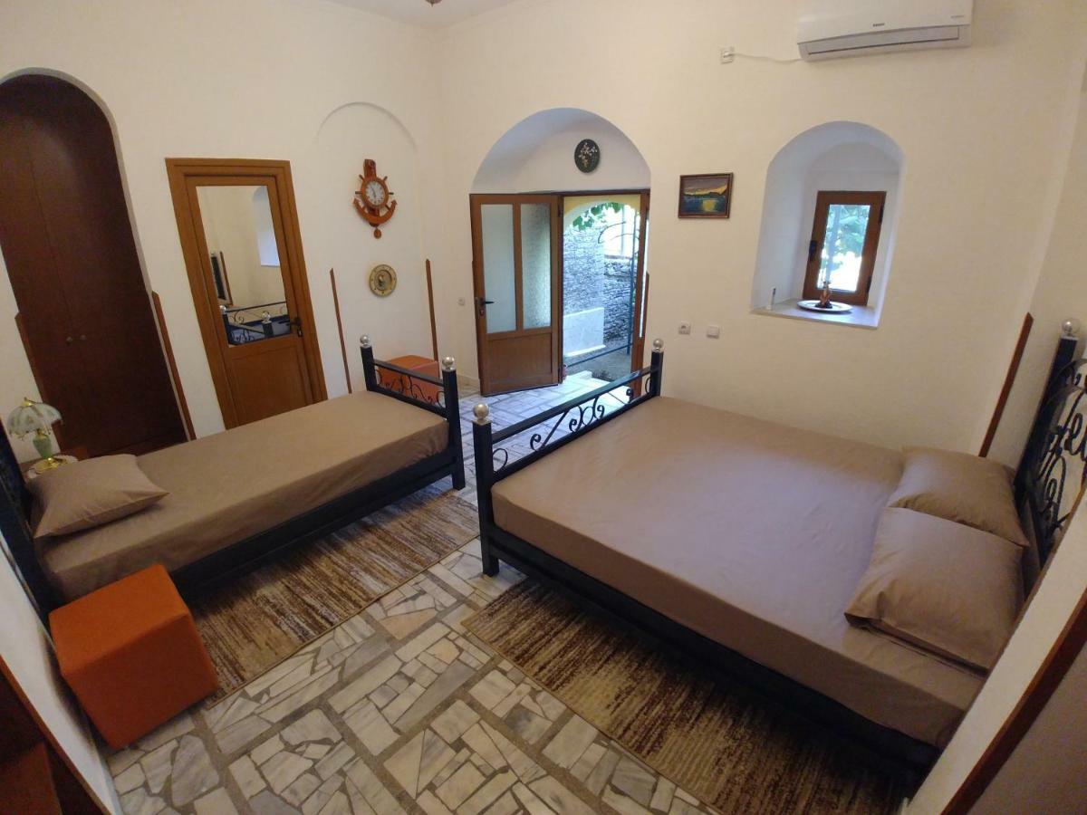 Guest House Urat Gjirokastër Buitenkant foto