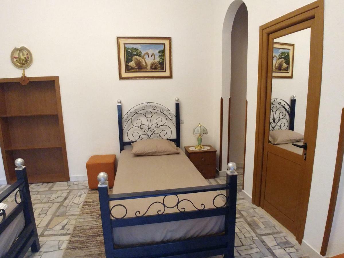 Guest House Urat Gjirokastër Buitenkant foto