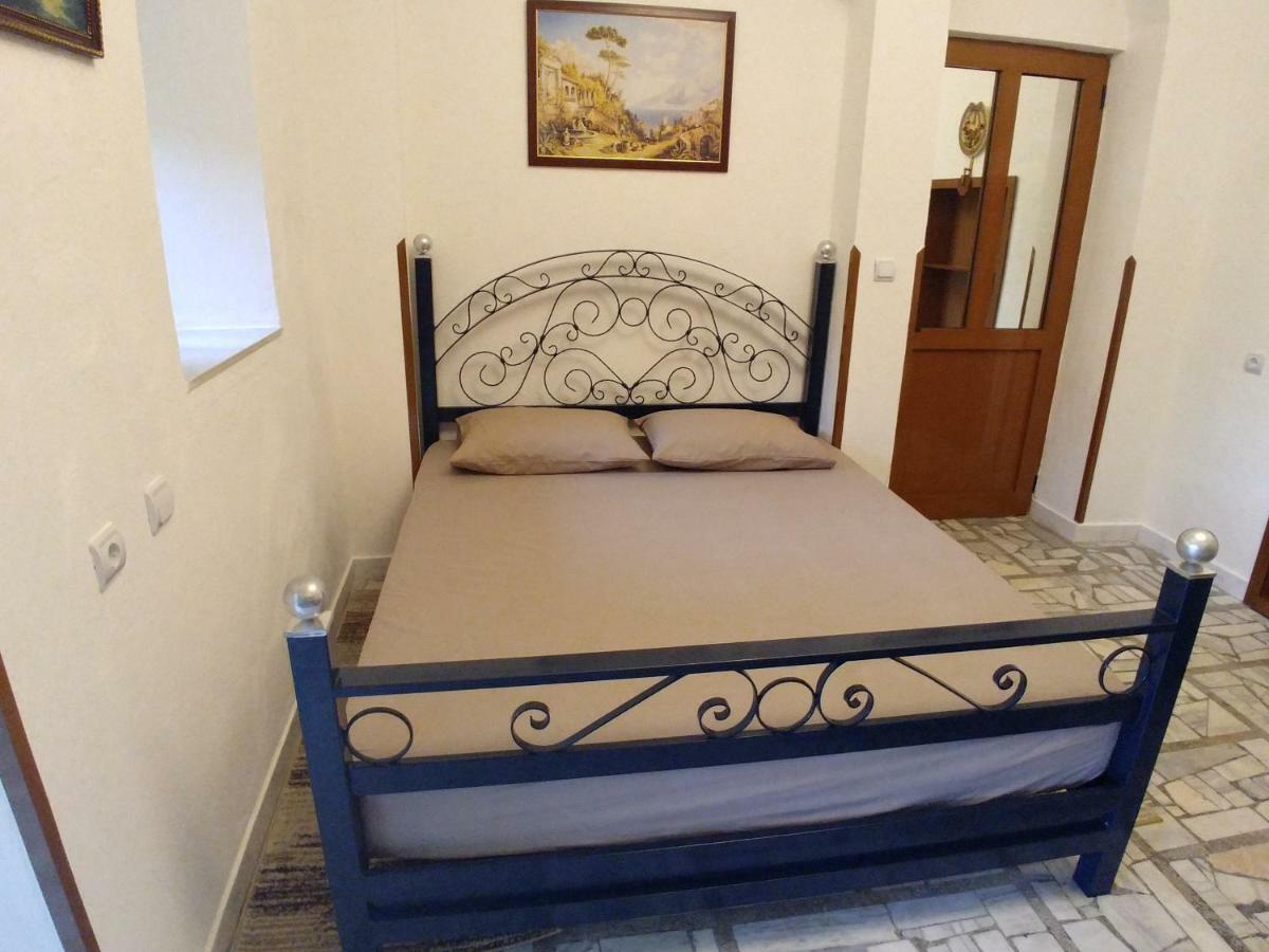 Guest House Urat Gjirokastër Buitenkant foto